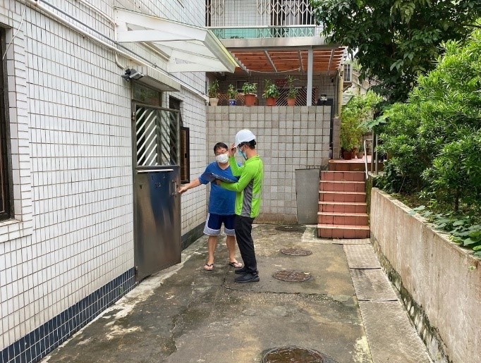 工程人員穿著制服進行公眾咨詢活動Uniformed Staff Conducting the Public Consultation